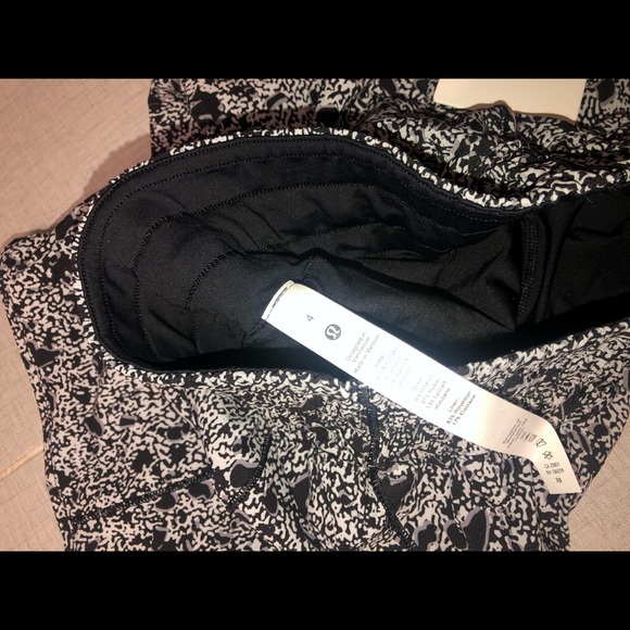 NWT Lululemon 5” Track that Shorts size 4 - Picture 7 of 9